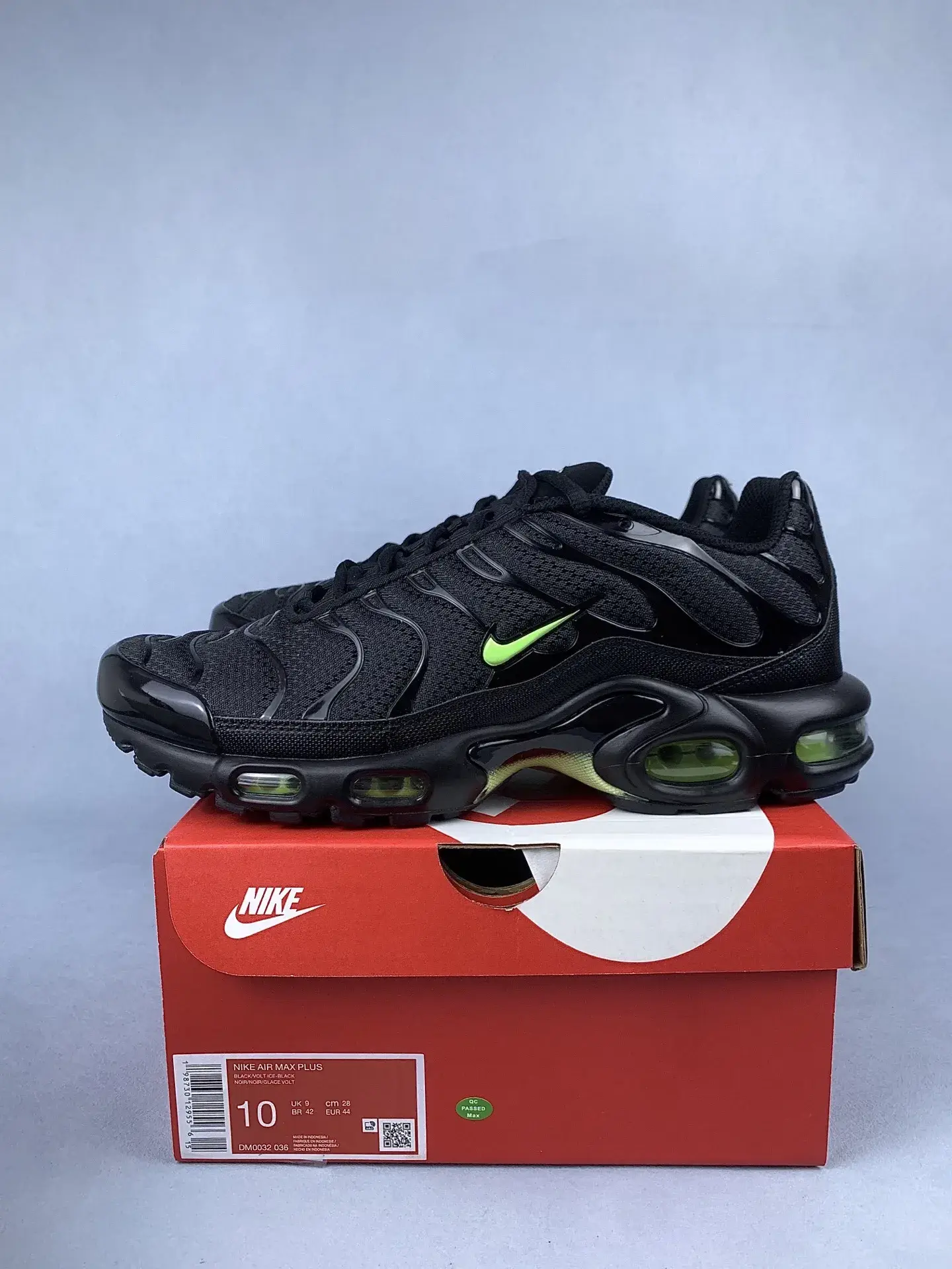 Nike Air Max Plus SE Shoes product photo from LabelPicks
