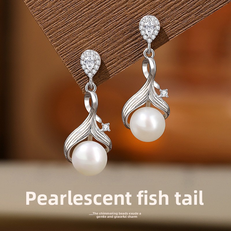 Original pearl fish-tail earrings for women, made of 925 sterling silver, featuring an elegant and sophisticated design inspired by the “ins” style, with a high-end pearl look and a vintage aesthetic