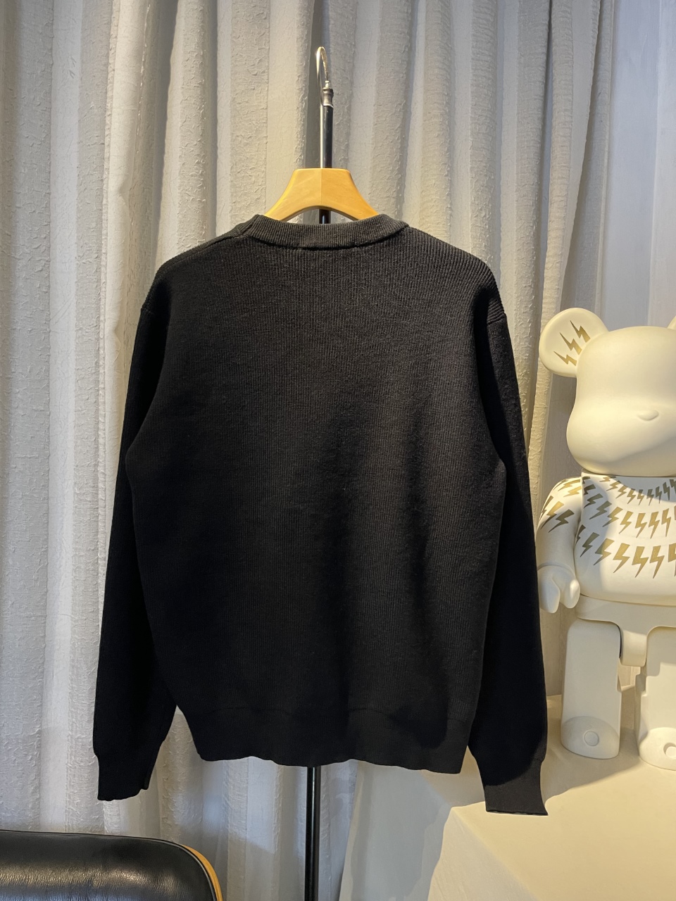 1021 Classic side letter sweater
