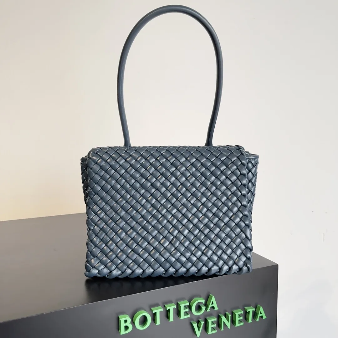 Bottega Veneta Versatile Shoulder Bag product photo from LabelPicks