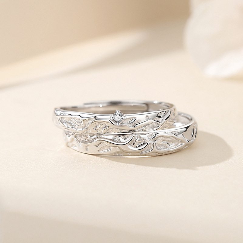 Original karst-themed couple rings, featuring asymmetrical pleated geometric designs, open rings, and a minimalist, trendy style