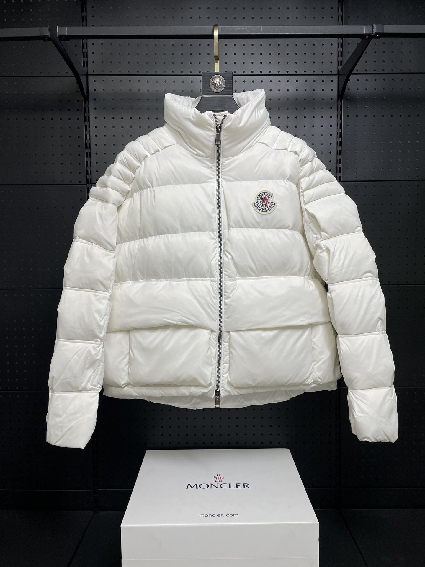 2025 latest leisure trend warm and comfortable ski windproof down jacket
