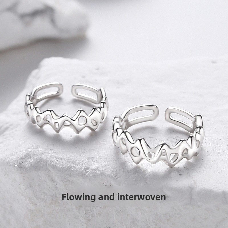 Korean-style fashionable and luxurious couple rings, made of pure silver, simple and versatile, suitable for everyday wear, with an irregular open design