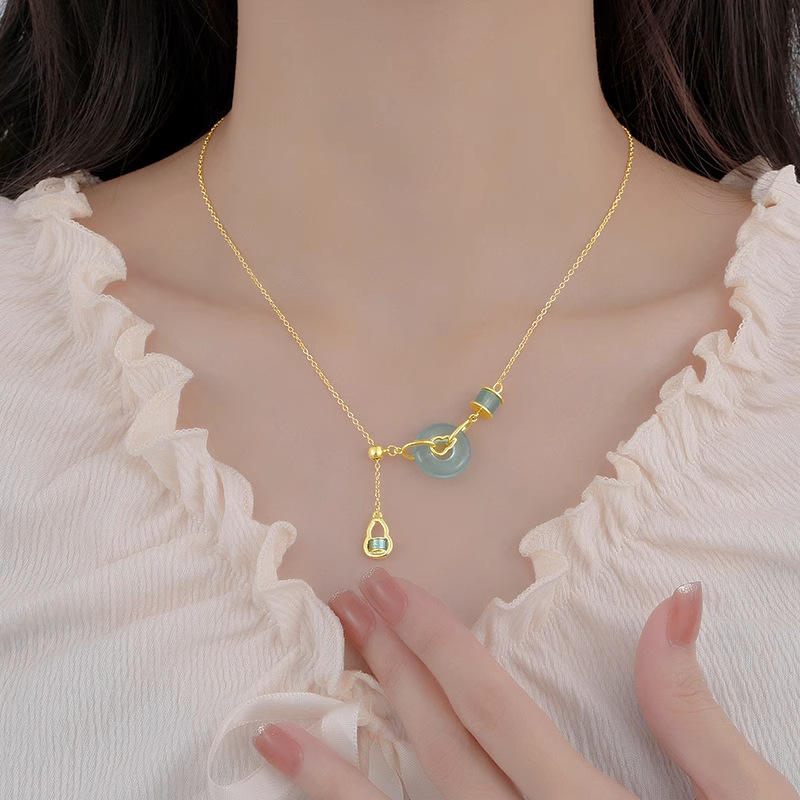 New Chinese-style jade peace pendant necklace for women, made of sterling silver with 18K gold plating, featuring a small gourd-shaped pendant in a retro style, perfect as a clavicle chain
