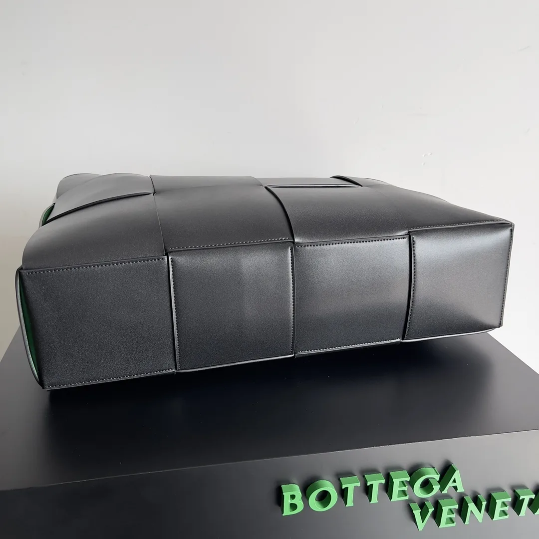Bottega Veneta Carryall Tote Bag product photo from LabelPicks