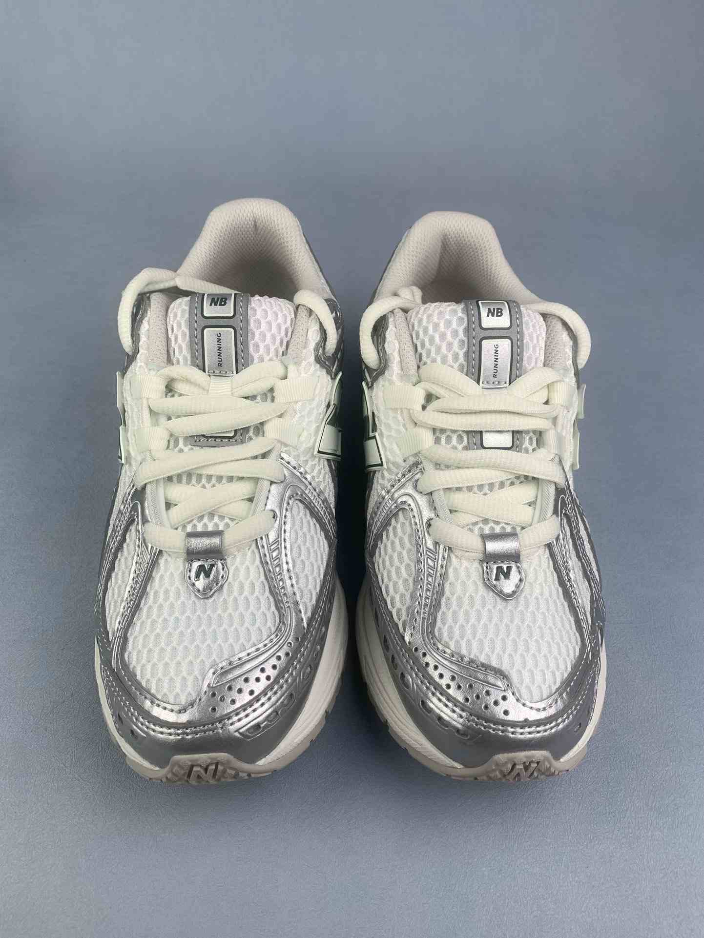 1906R Shoes