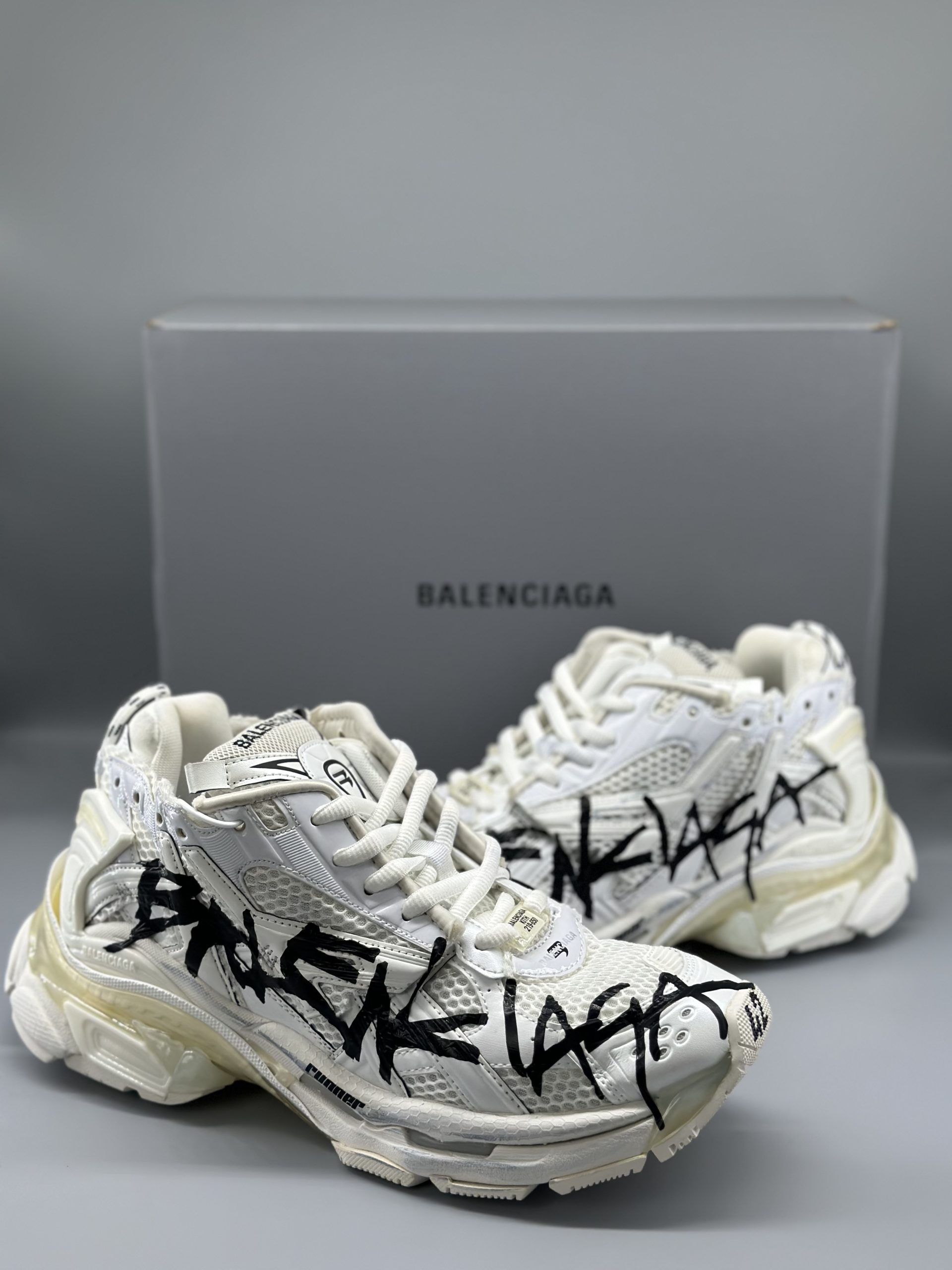 Balenciaga Runner Graffiti White 677402 W3RBQ 9010