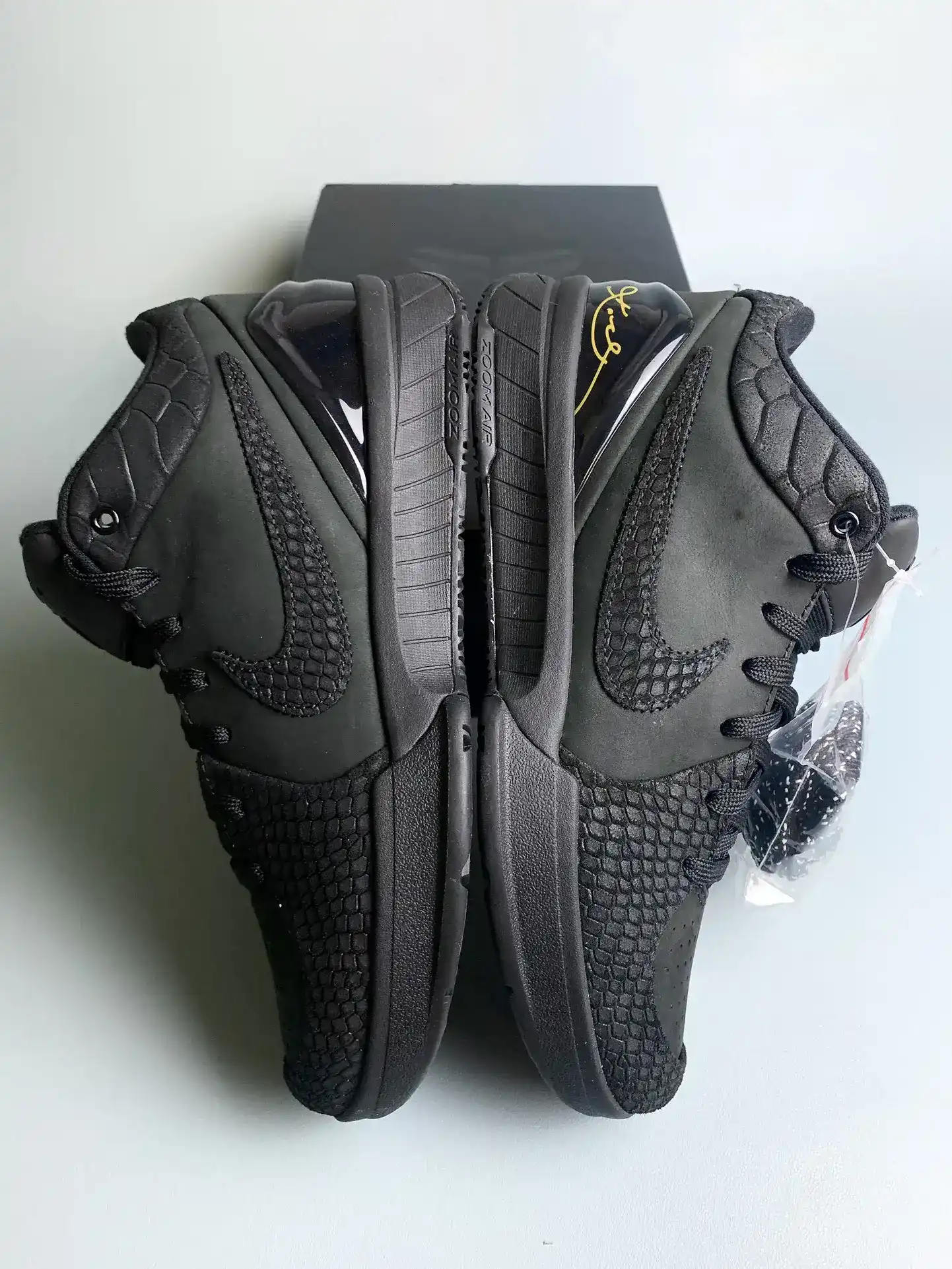 Kobe 4 Protro “Gift of Mamba” Basketball Shoes product photo from LabelPicks