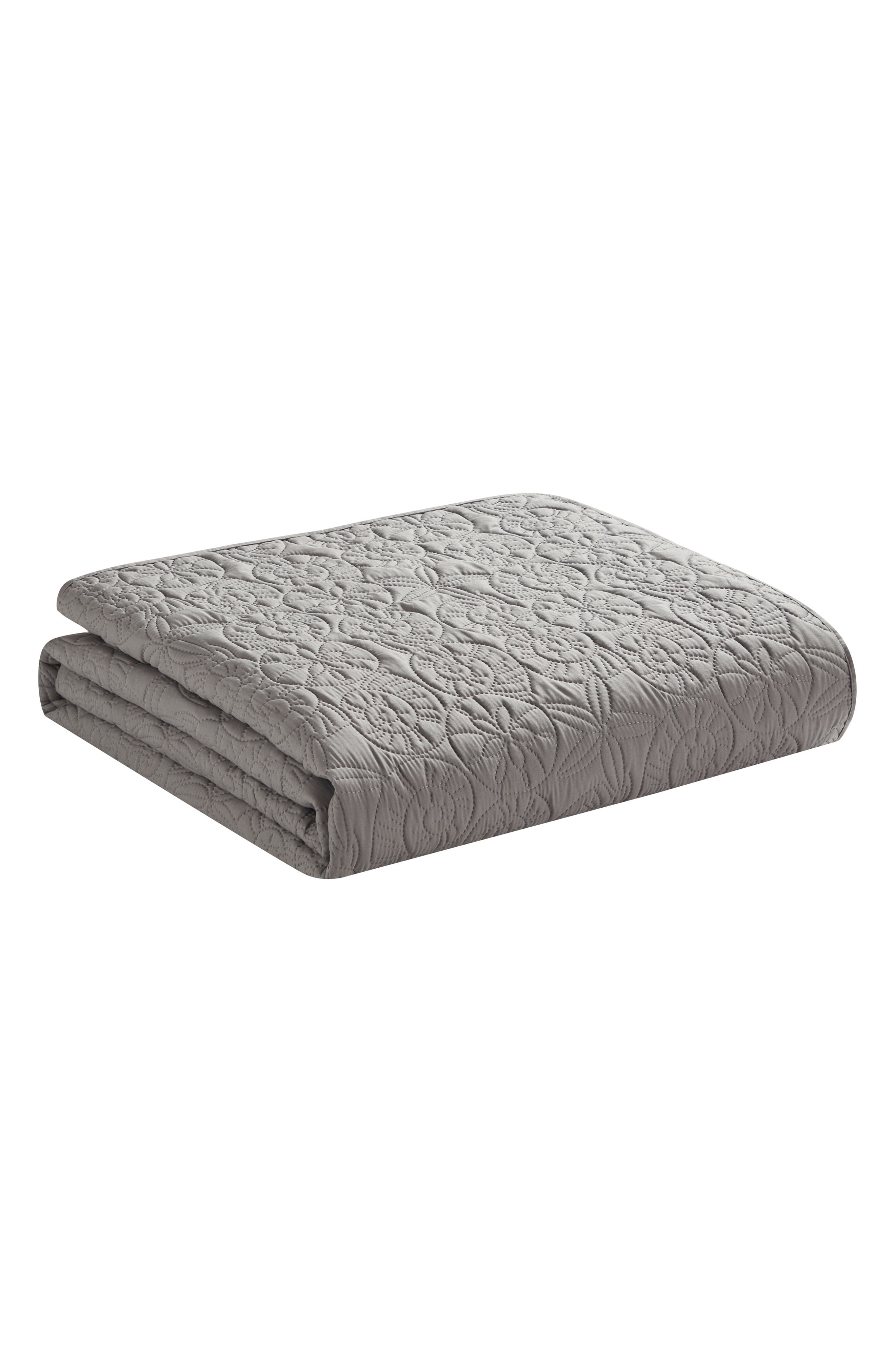 VCNY HOME Seashell Solid 3-Piece Quilt Set
