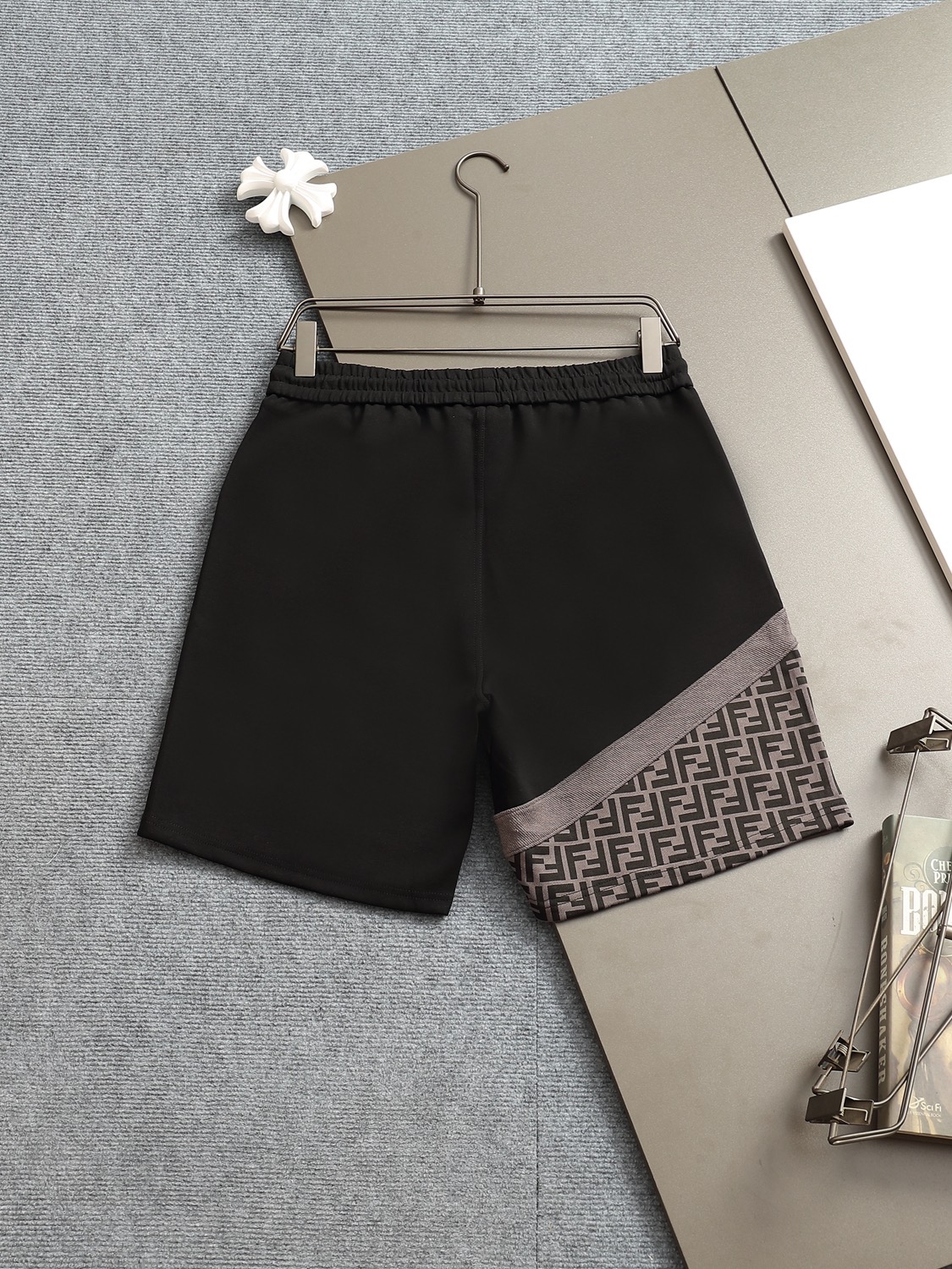 0513 Classic icon shorts