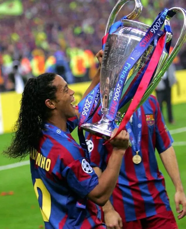 Ronaldinho Ga煤cho SIGNED Barcelona 04/05 Home UCL Jersey/Shirt - COA - 2005 Retro
