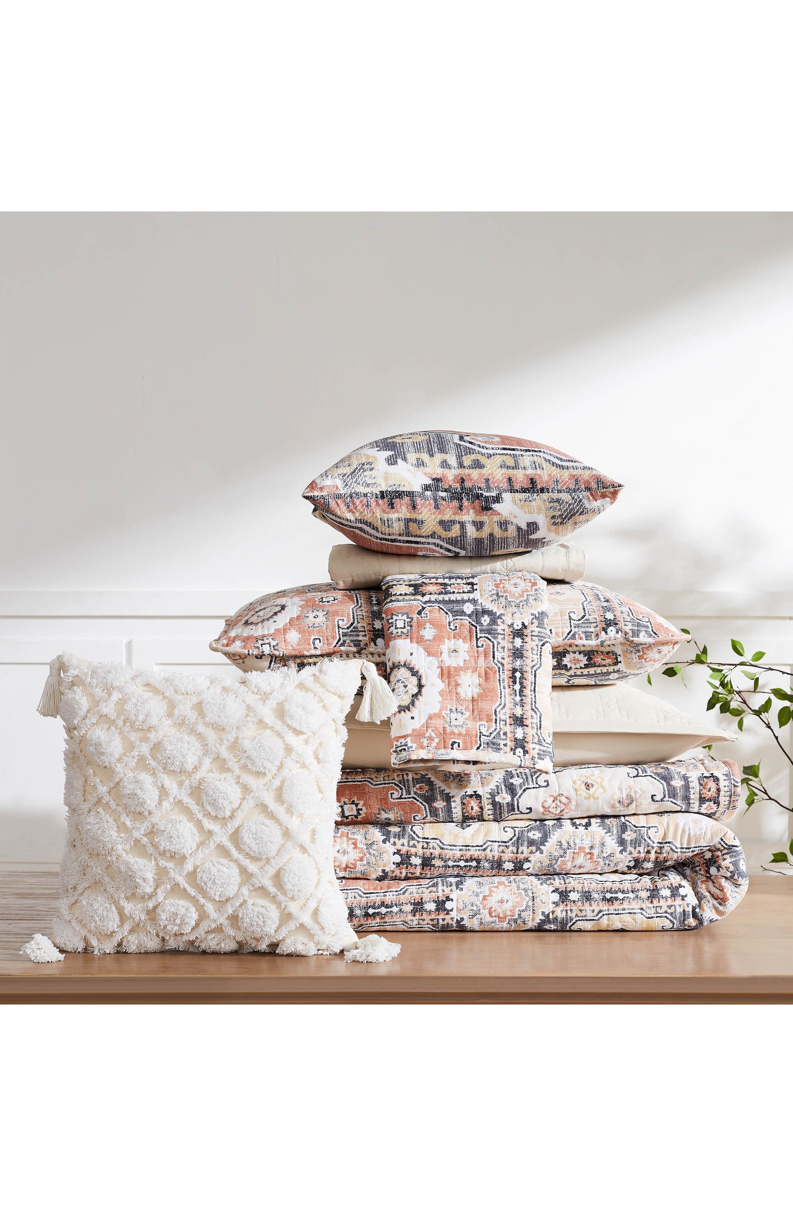 SOUTHSHORE FINE LINENS Kilim 7-Piece Oversized Quilt Bedding Set