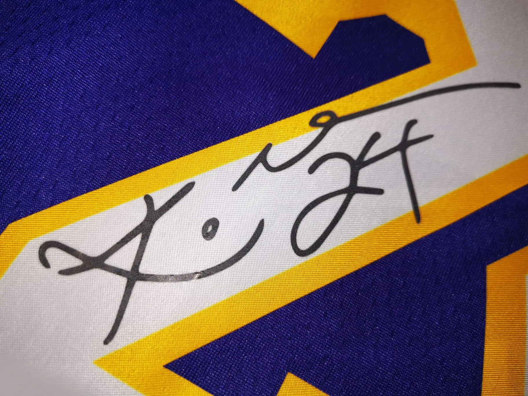 Kobe Bryant SIGNED Los Angeles Lakers #24 Signature Jersey/Shirt - COA - 06/07