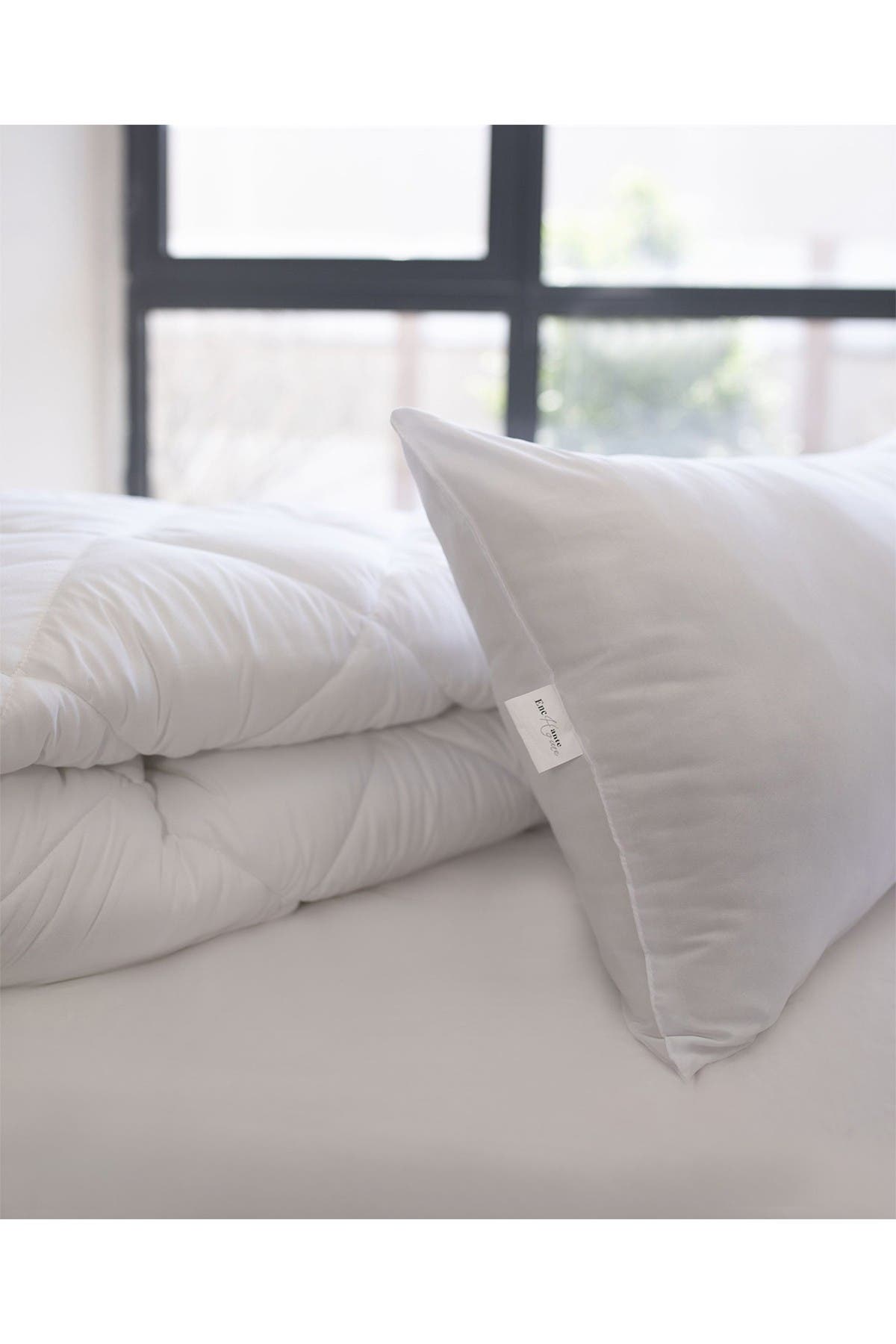 DePera Down Alternative Microfiber King Size Comforter - White