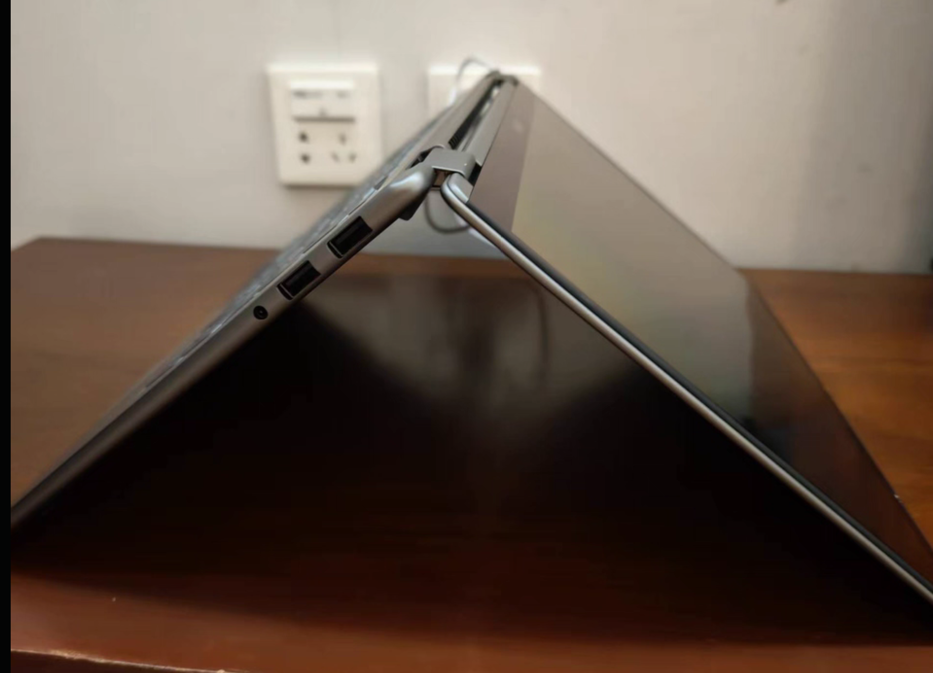 MSI 14'' Intel Ultra 355 Laptop 2.8K OLED Flip Brand New - GreshamTech