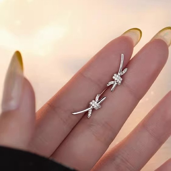 s925 sterling silver cross-knot earrings for women, summer high-end earrings, European and American fashion, unique and simple ear accessories