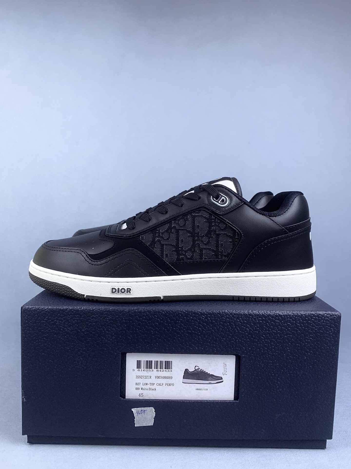 B27 Low-Top Sneaker