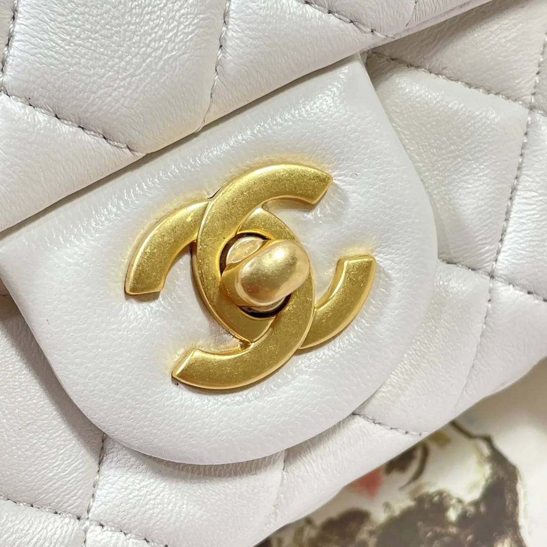 Chanel White Shoulder Bag product photo from LabelPicks