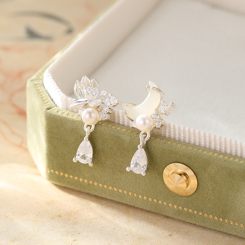 New original s925 silver needle lotus moonlight earrings, vintage niche design pearl lotus flower earrings