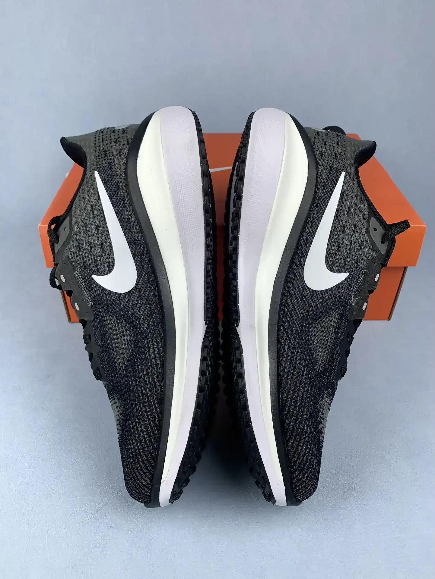 Nike Vomero 17 - Black/Anthracite/White product photo from LabelPicks