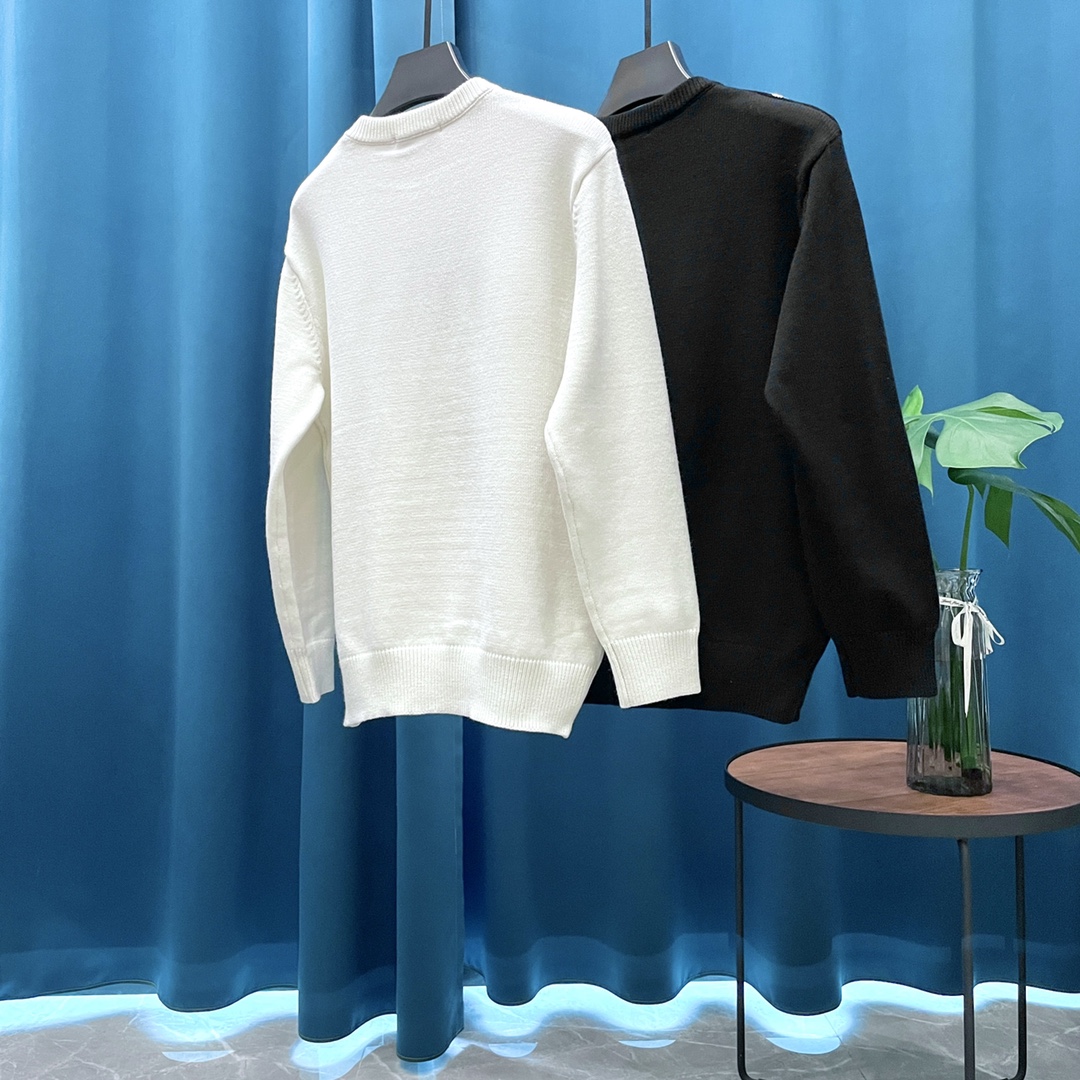 Letters Jacquard Long Sleeve Knitted Sweater