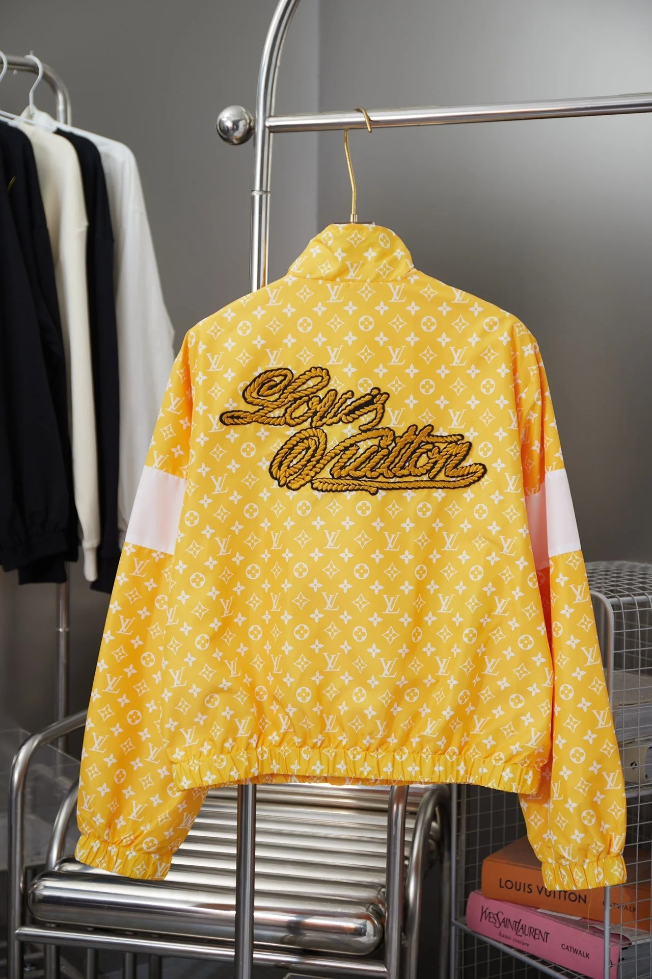 1031 The latest glitzy patchwork jacket