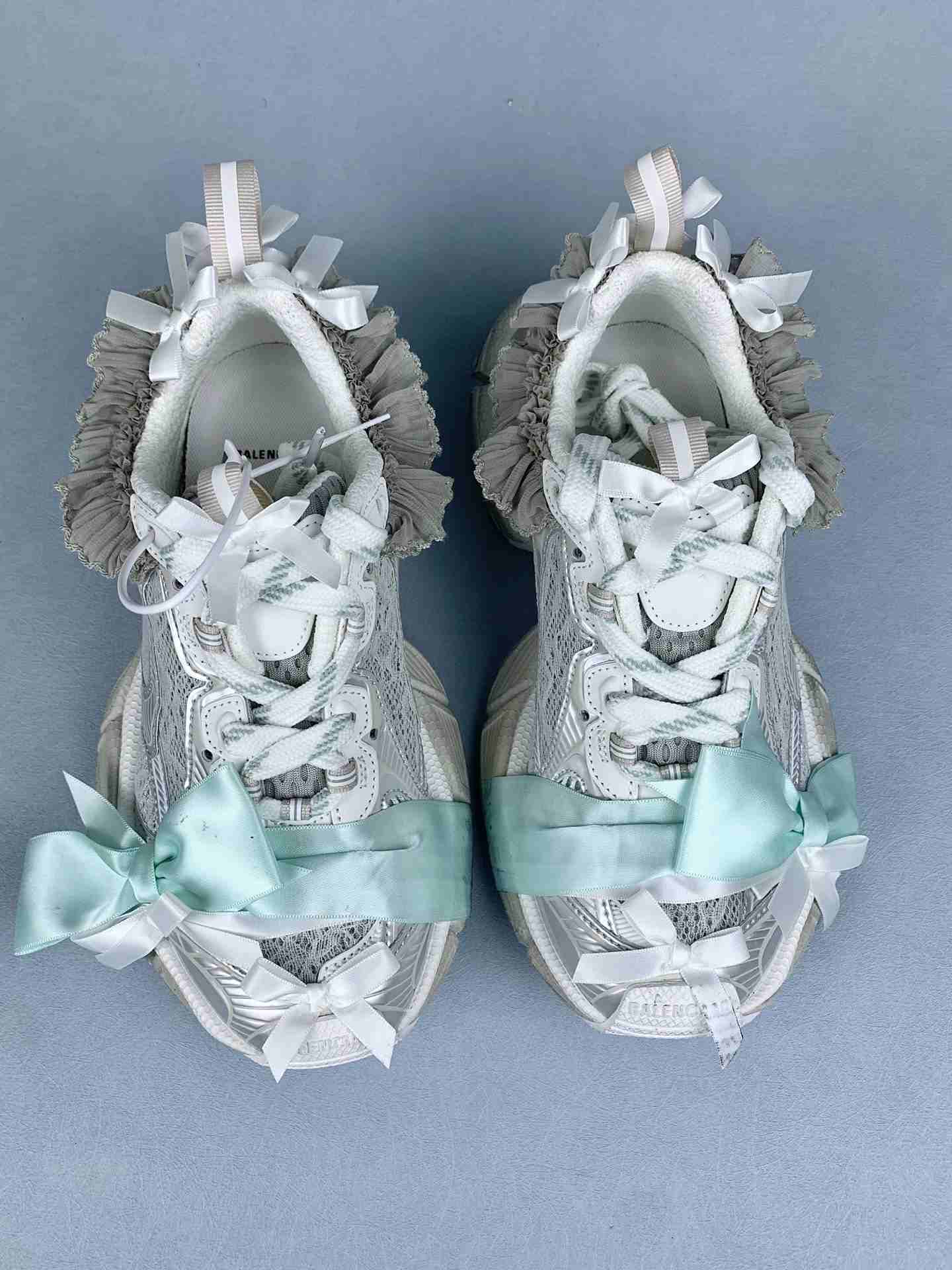 3XL Lace Sneaker in Taupe/White/Light Blue