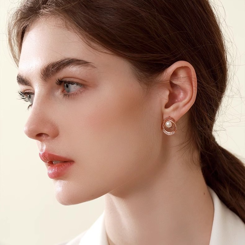 S925 sterling silver pearl earrings, featuring a delicate and luxurious French-style design with a unique and stylish ring clasp, perfect for adding a touch of elegance to your look