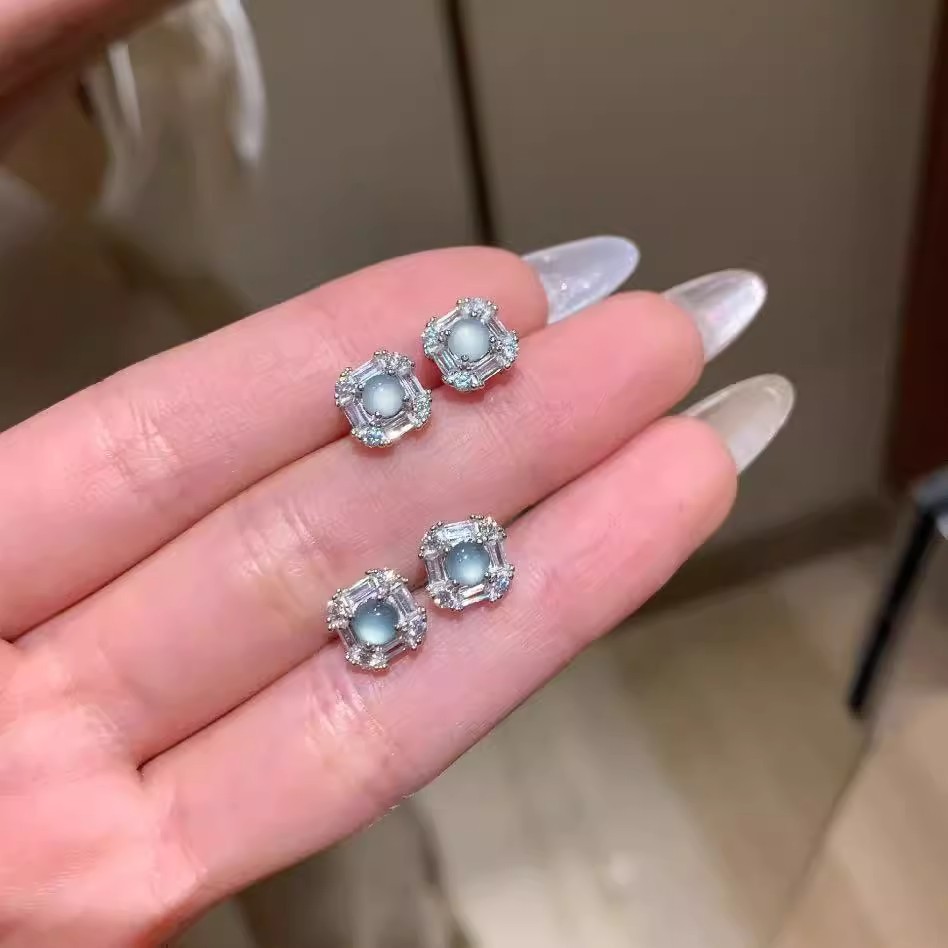 S925 sterling silver square-shaped jade earrings, a versatile new Chinese-style design, featuring a square shape, a vibrant green color, and delicate cubic zirconia embellishments