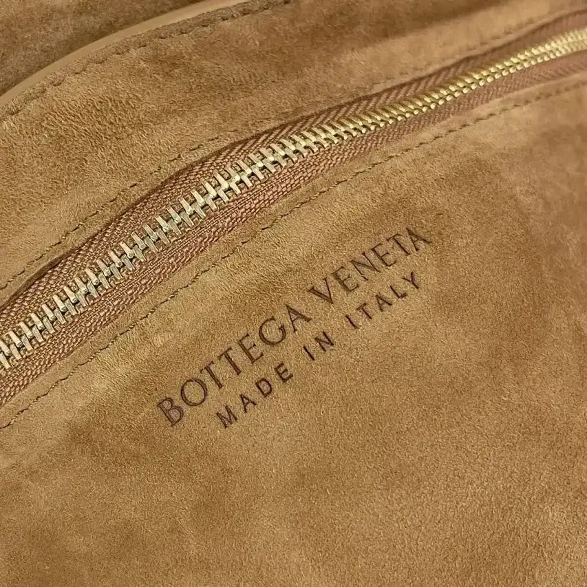 Bottega Veneta Cassette Green Intrecciato Woven Leather Crossbody Bag product photo from LabelPicks