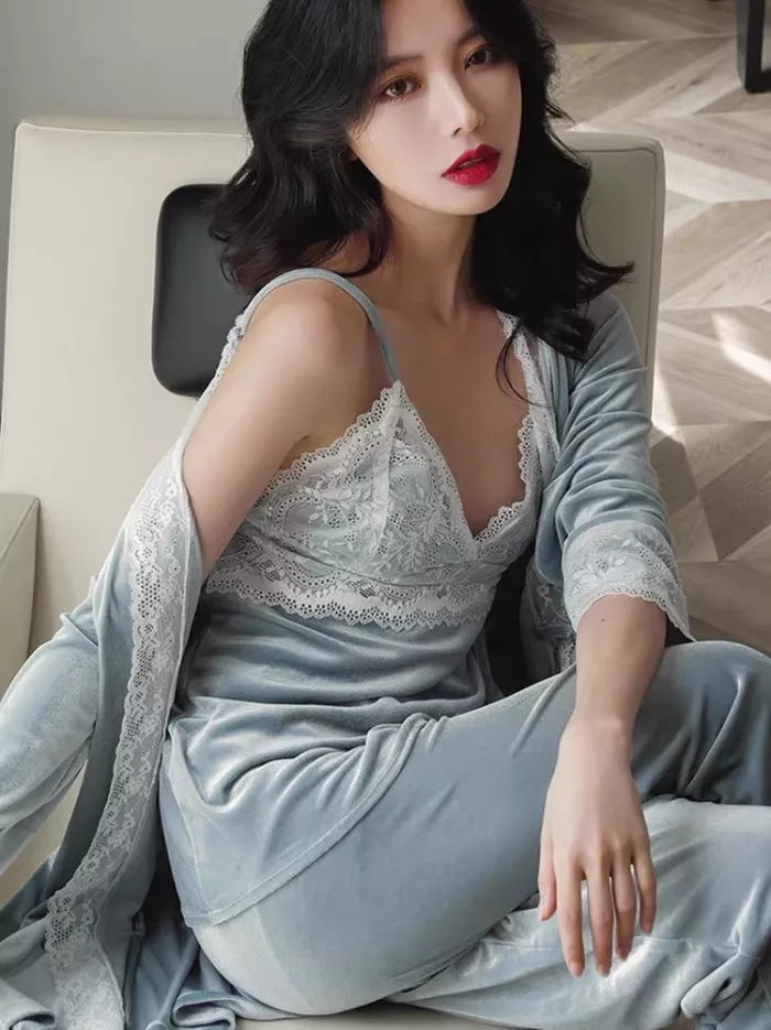 Pajamas women spring and autumn 2020 new net red hot gold velvet three-piece sexy long-sleeved pajamas can be worn outside in autumn and winter