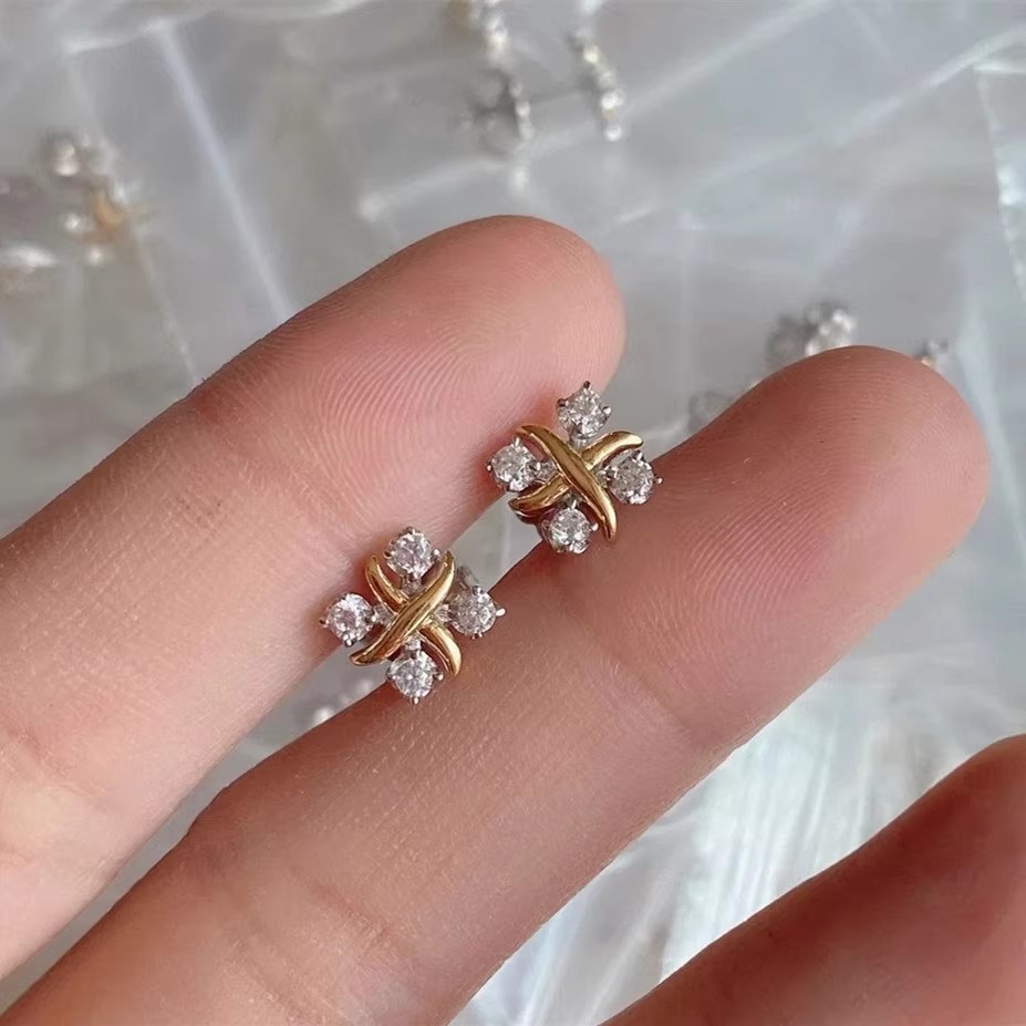 S925 sterling silver cross-shaped earrings featuring four cubic zirconia stones, a lightweight and luxurious design for women, perfect for summer, with a unique and trendy aesthetic, and popular among influencers