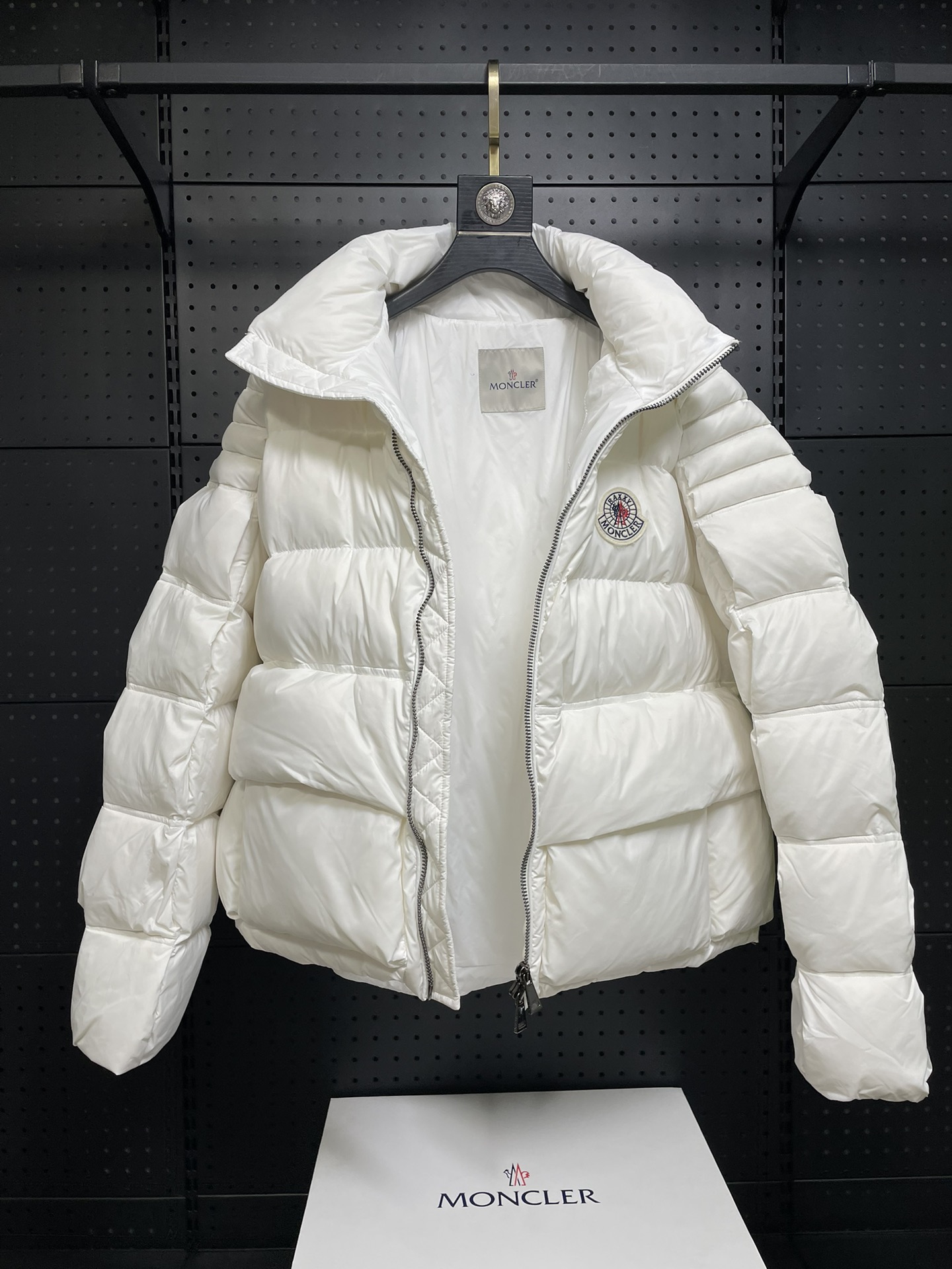 2025 latest leisure trend warm and comfortable ski windproof down jacket