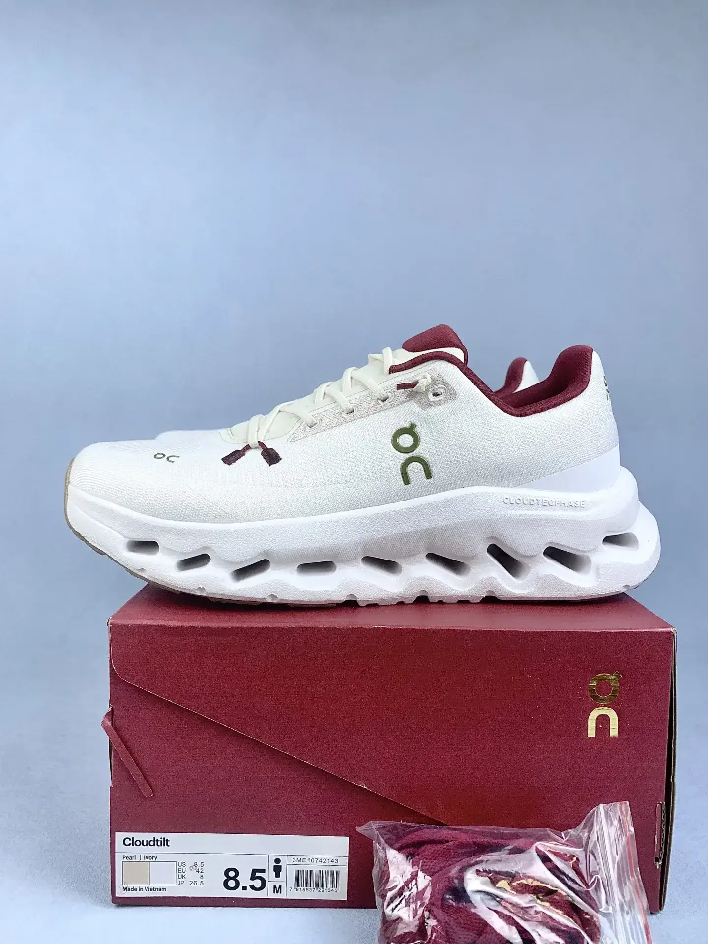 On Cloudtilt Shoes product photo from LabelPicks