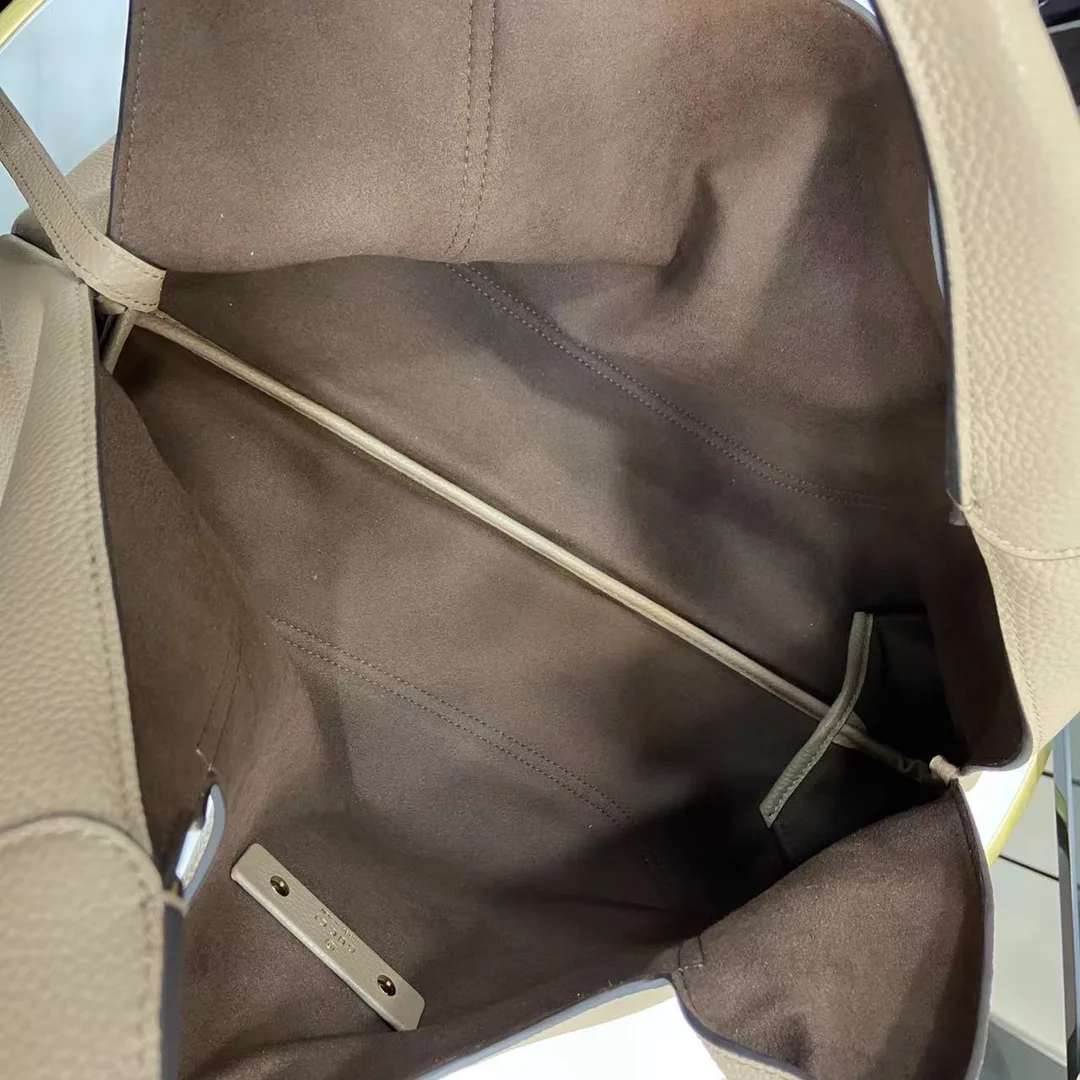 Gucci Grained Leather Shoulder Bag product photo from LabelPicks