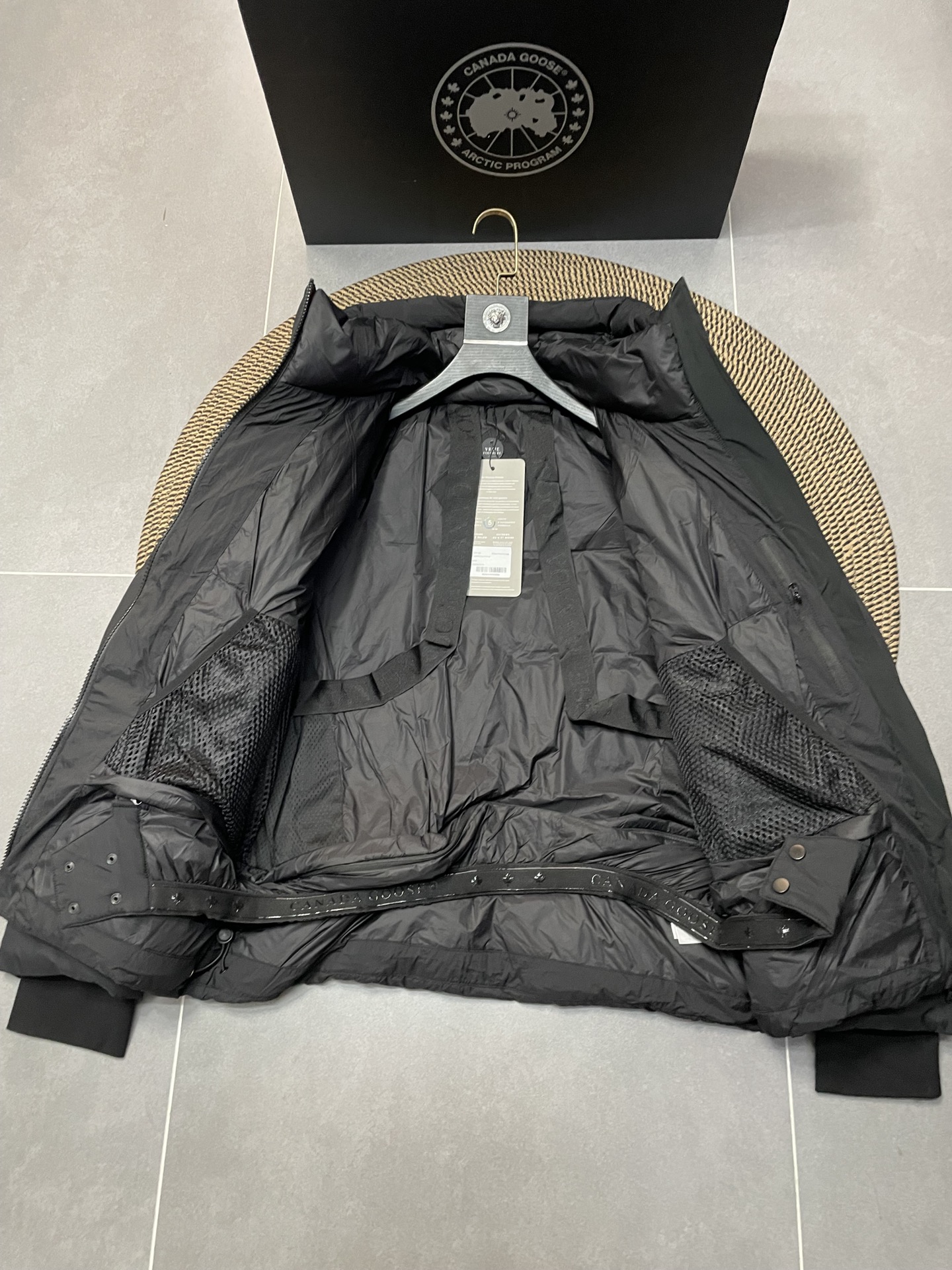 2025 latest trend warm comfortable mountaineering skiing windproof down jacket 0915