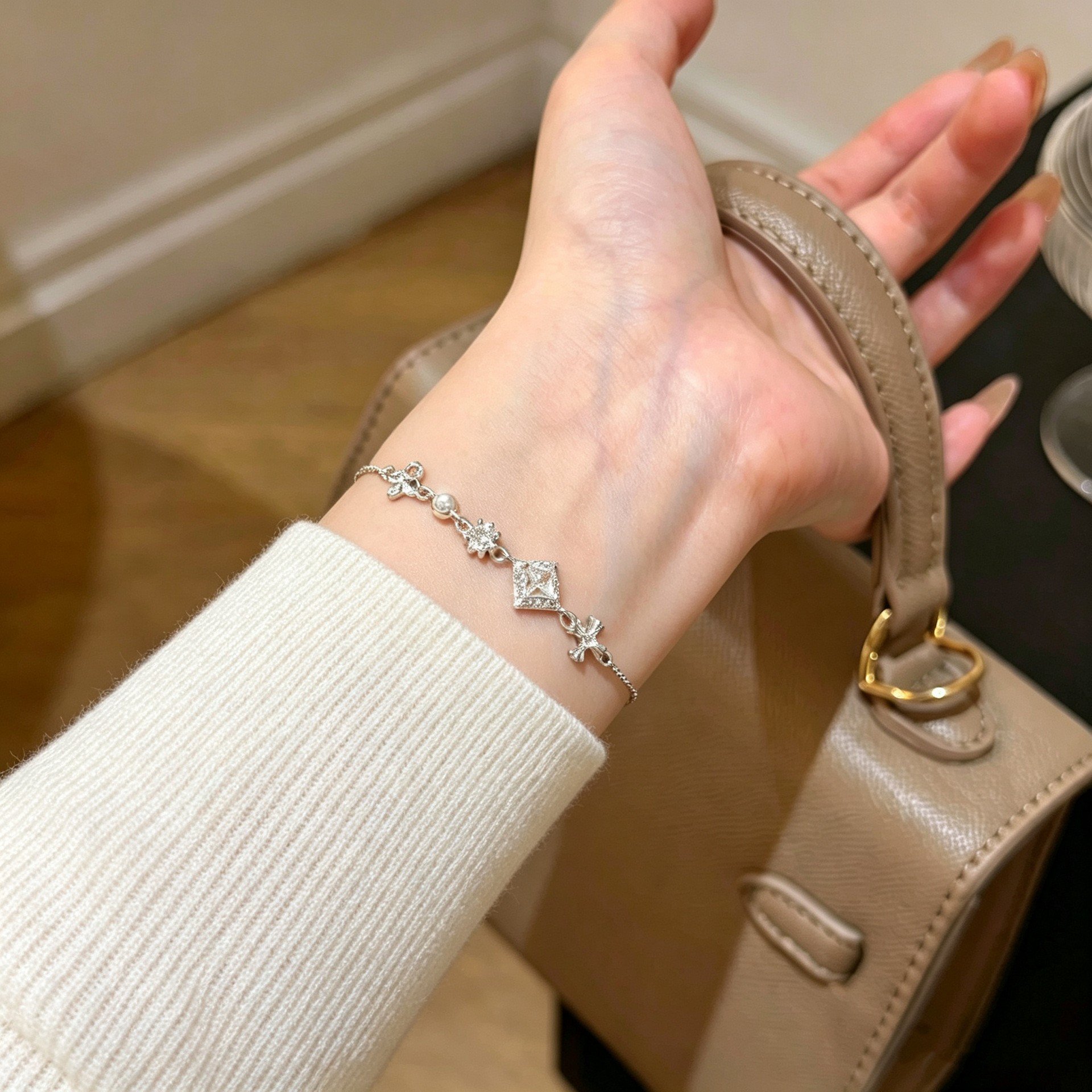 925 sterling silver sparkling sugar cube bracelet for women, a luxurious and unique design with an Instagram-inspired aesthetic, perfect as a birthday gift for a best friend or girlfriend