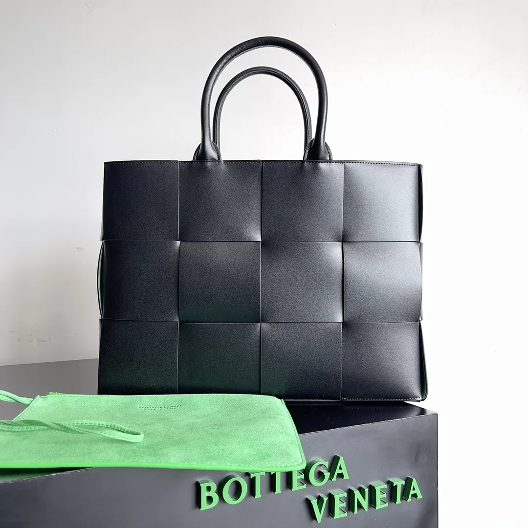 Bottega Veneta Carryall Tote Bag product photo from LabelPicks