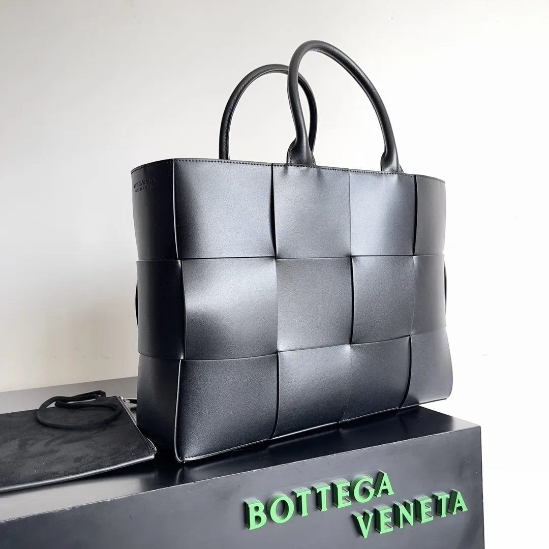 Bottega Veneta Roomy Tote Bag product photo from LabelPicks