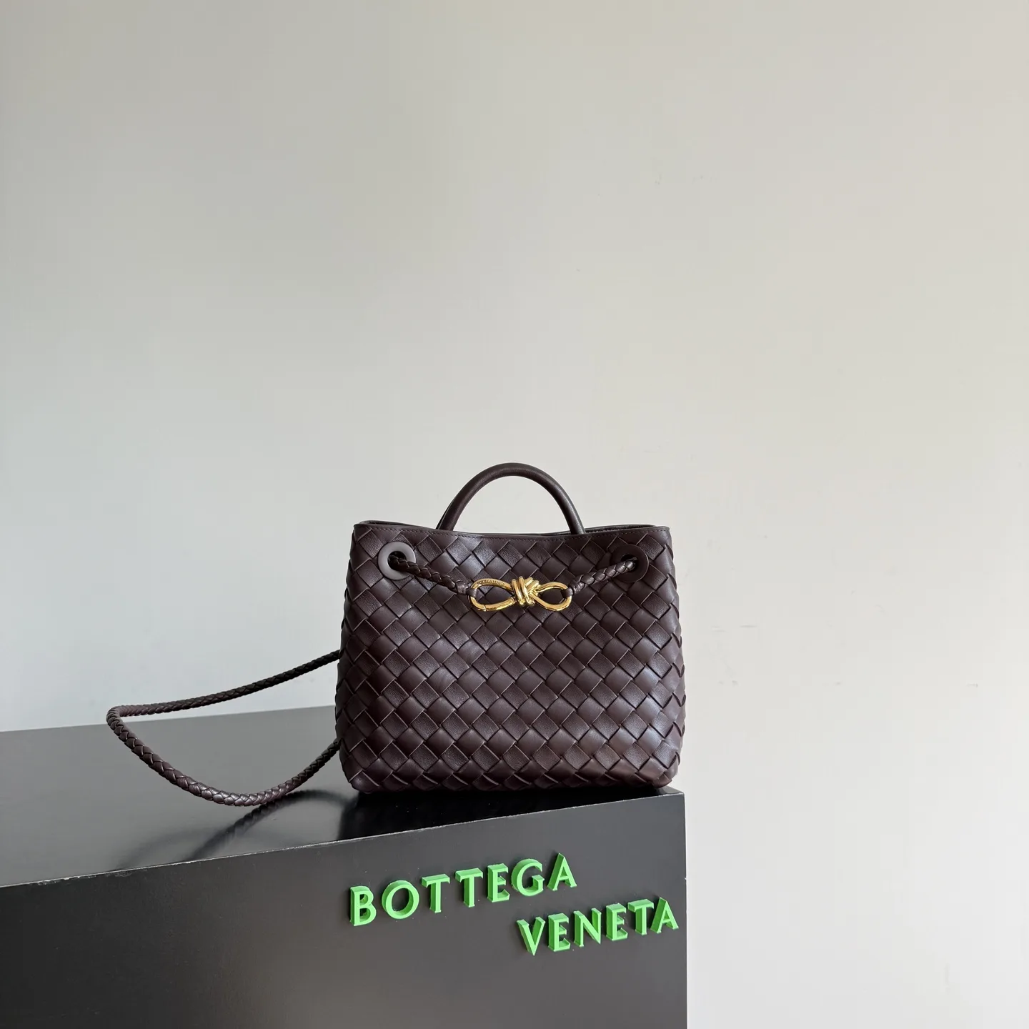 Bottega Veneta White Andiamo Intrecciato Woven Leather Top Handle Bag product photo from LabelPicks