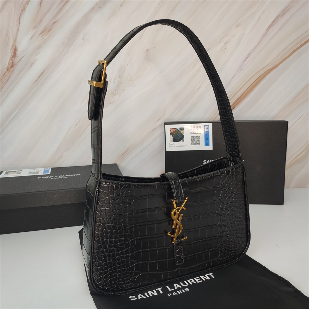 Saint Laurent Cassandra Le 5 à 7 Hobo Bag