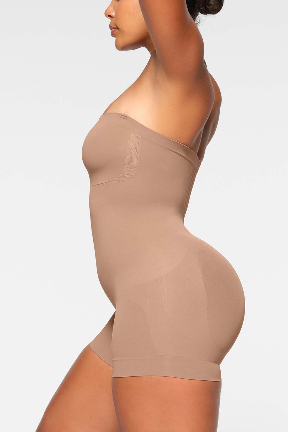 SKIMS STRAPLESS SHORTIE BODYSUIT