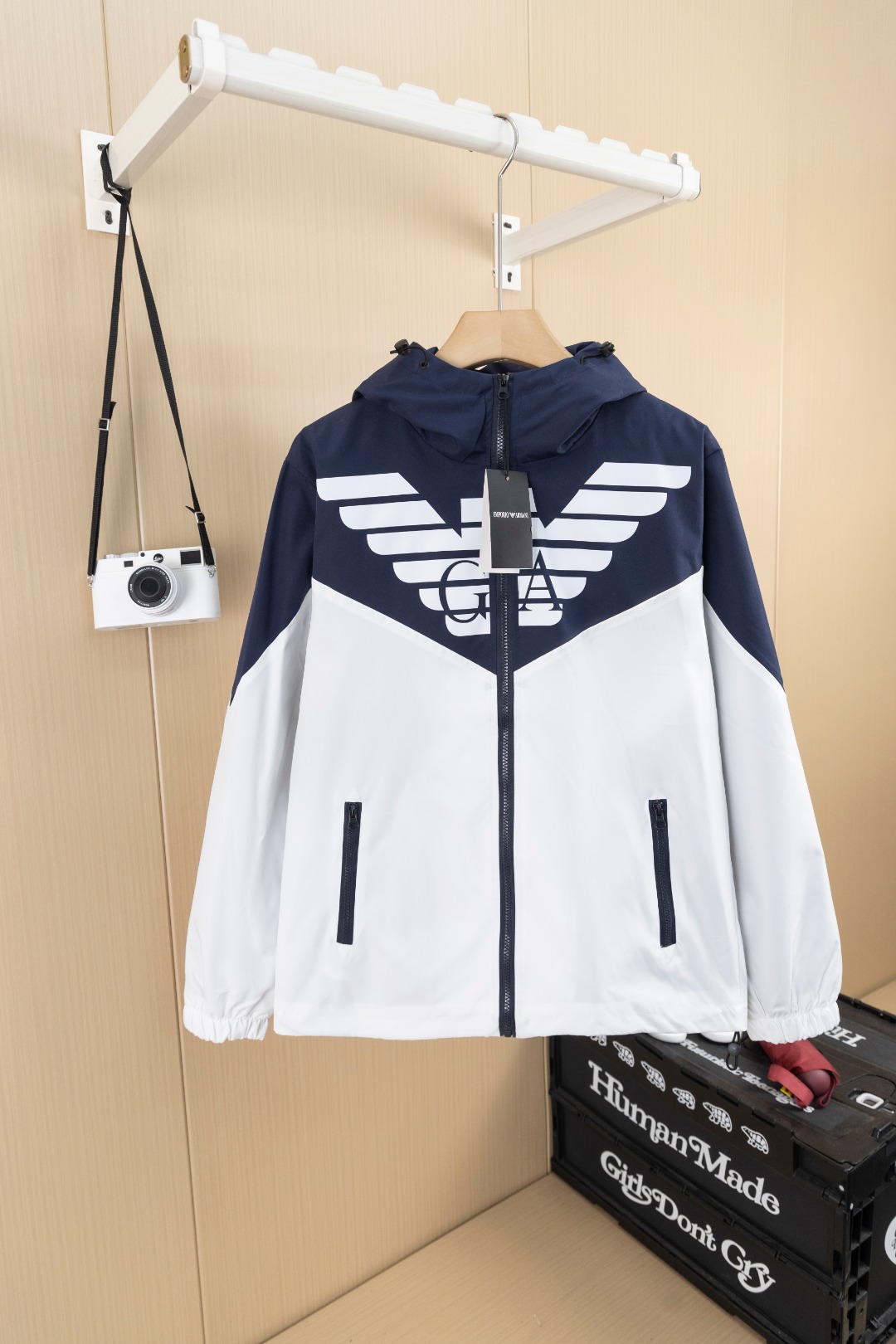 Contrast Color Long Sleeved Zipper Jackets