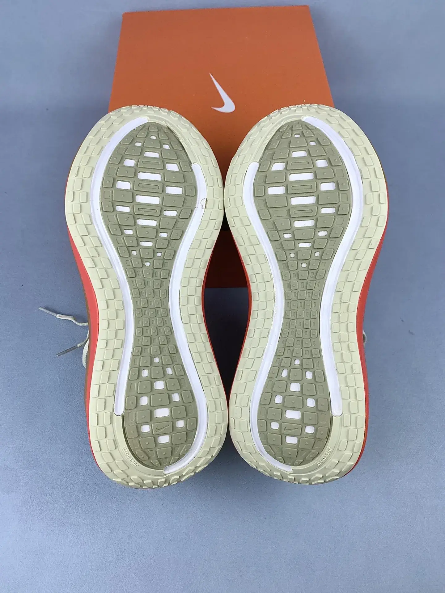 Nike Vomero Plus Shoes product photo from LabelPicks