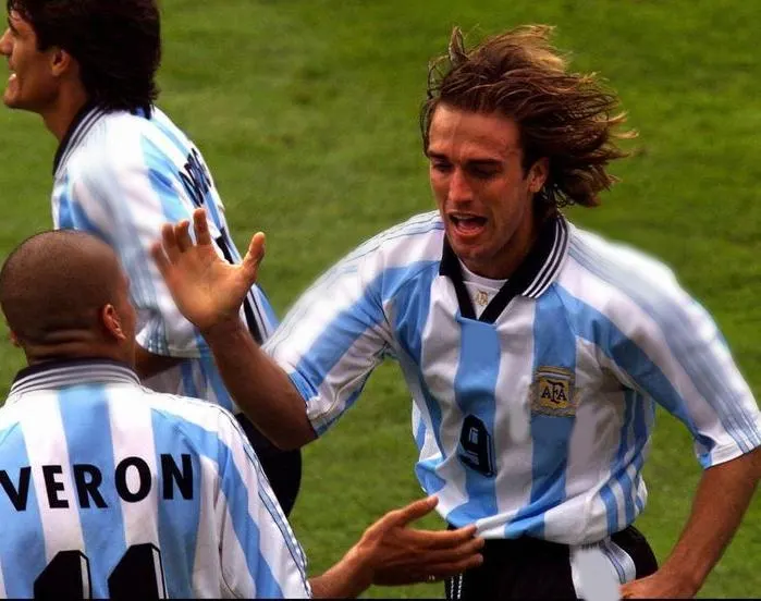 Gabriel Batistuta SIGNED Argentina 1998 Home Jersey/Shirt - COA - 97/98 Retro