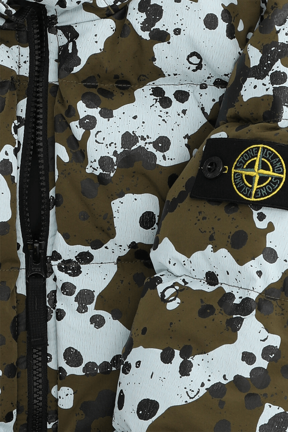 STONE ISLAND KIDS מעיל פוך בהדפס צבאי- גילאי 2-5