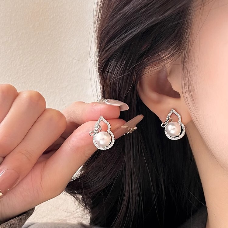 Ins-style bowknot gourd pearl earrings, 925 sterling silver, retro, new Chinese style, light luxury, high-end, geometric hollow design
