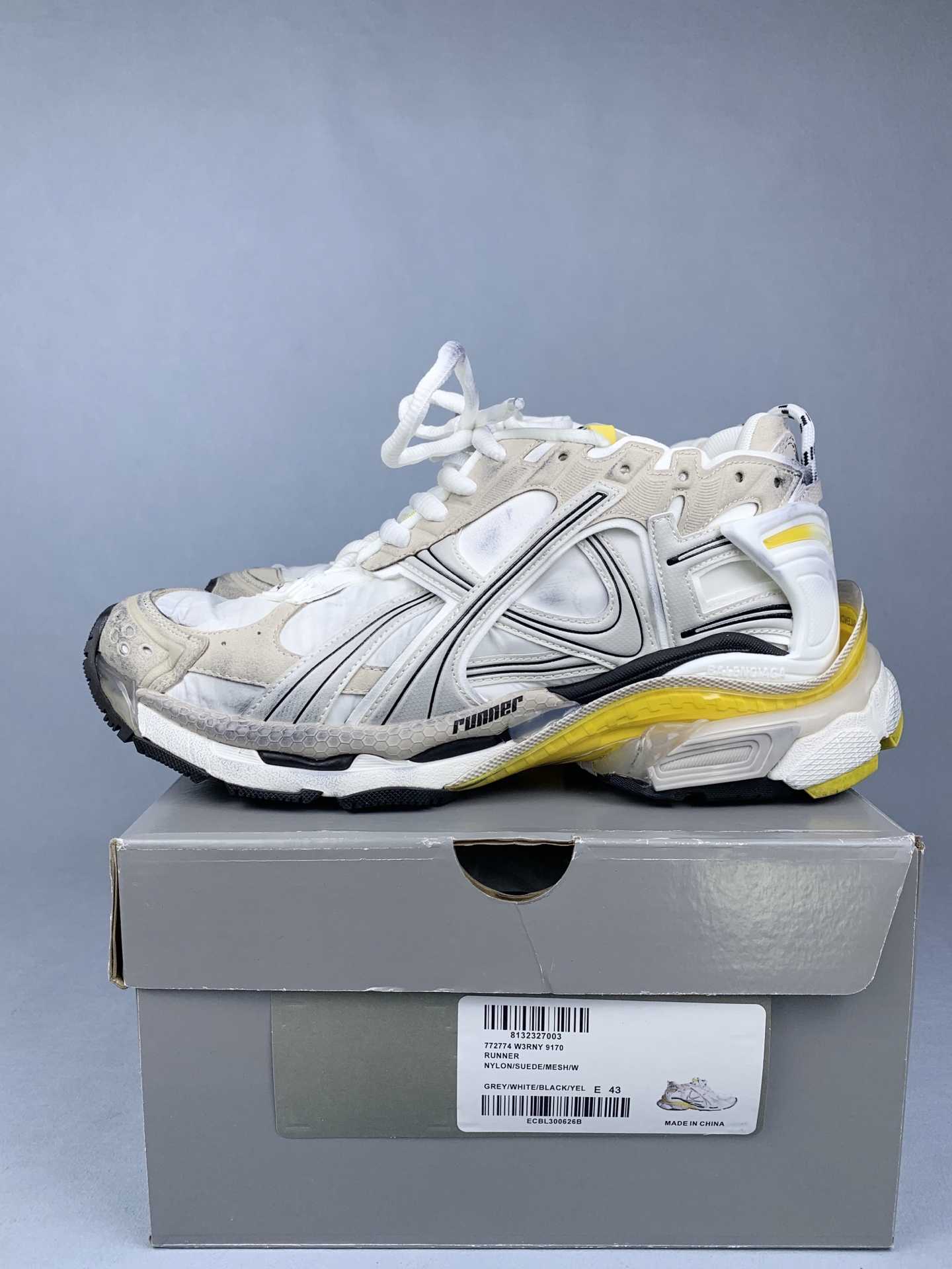 Runner 2 Sneaker in White/Yellow/Black