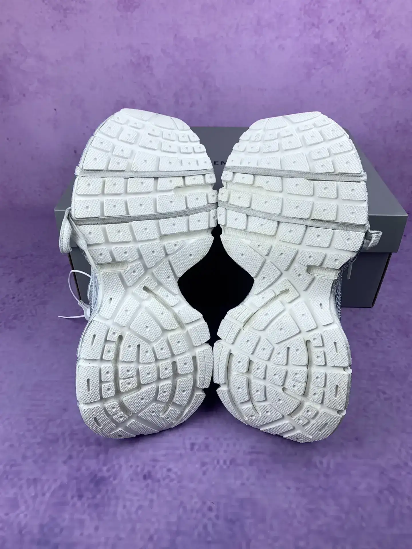 3XL Sneaker in White product photo from LabelPicks