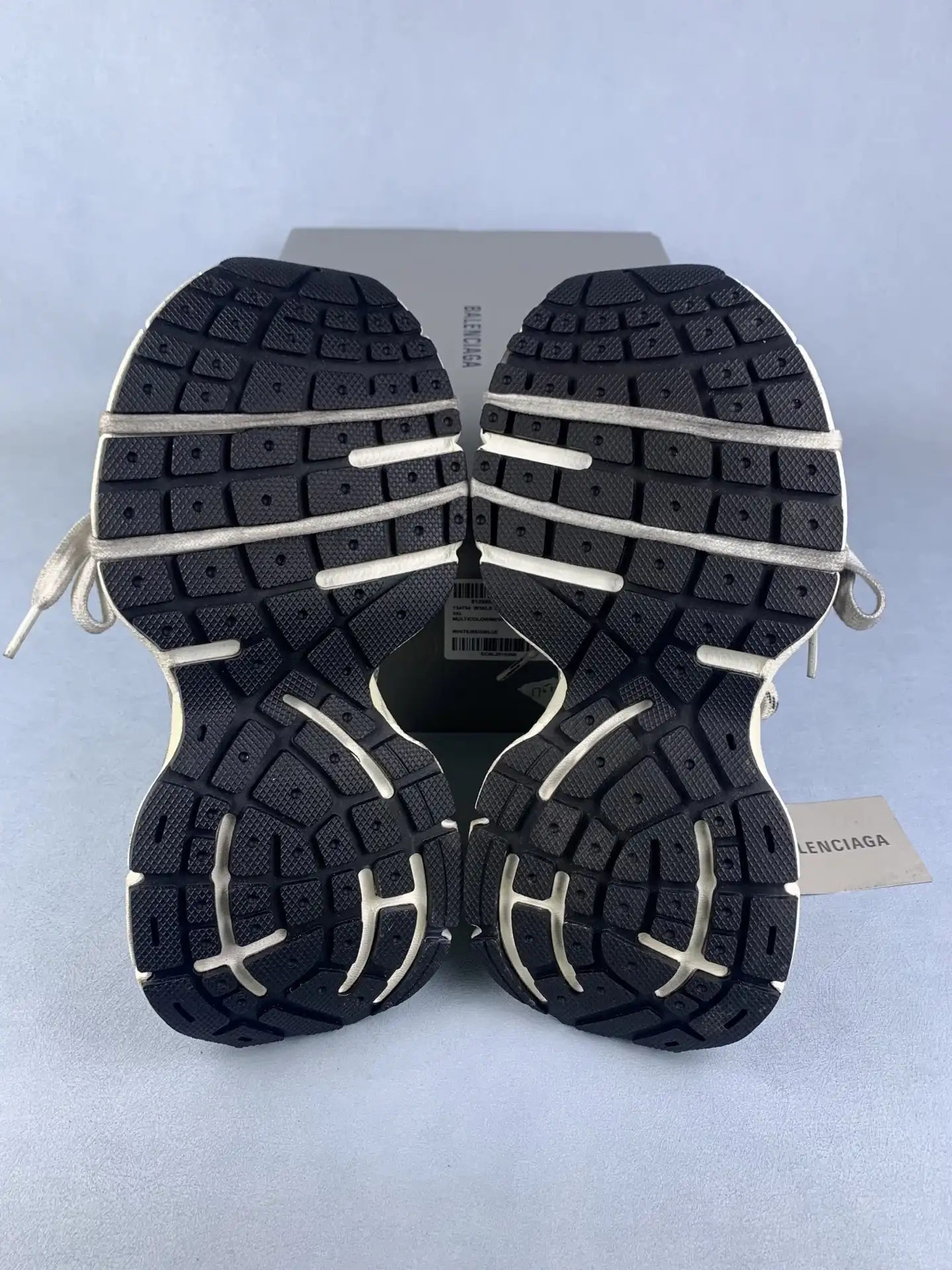 3XL Sneaker in White/Red/Blue product photo from LabelPicks